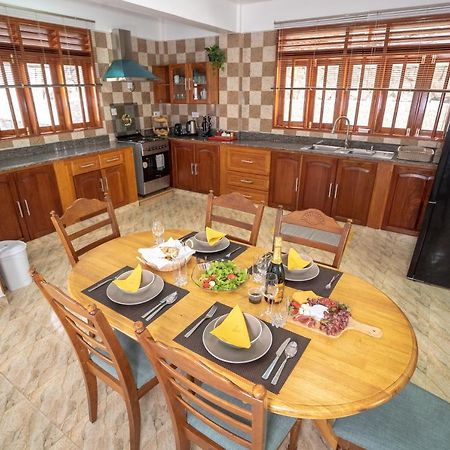 La Belle Residence Self Catering Accommodation Beau Vallon  Eksteriør billede